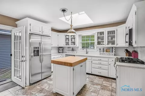 325 E Dudley St, Maumee, OH 43537 photo 14
