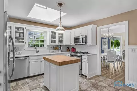 325 E Dudley St, Maumee, OH 43537 photo 17