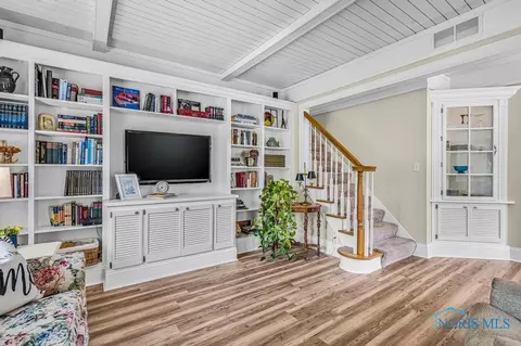 325 E Dudley St, Maumee, OH 43537 photo 9