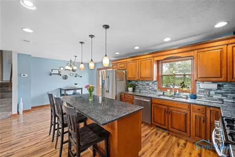 5504 Brown Rd, Oregon, OH 43616 photo 9