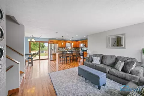 5504 Brown Rd, Oregon, OH 43616 photo 6
