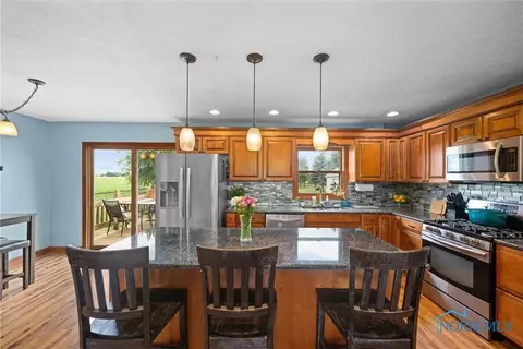 5504 Brown Rd, Oregon, OH 43616 photo 8