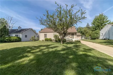 5729 Elliott Dr, Sylvania, OH 43560