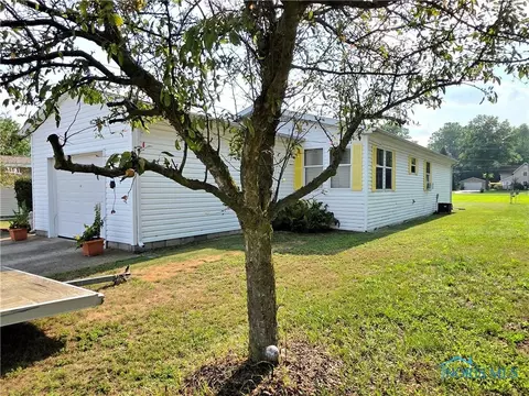 13720 Center St #2, Weston, OH 43569