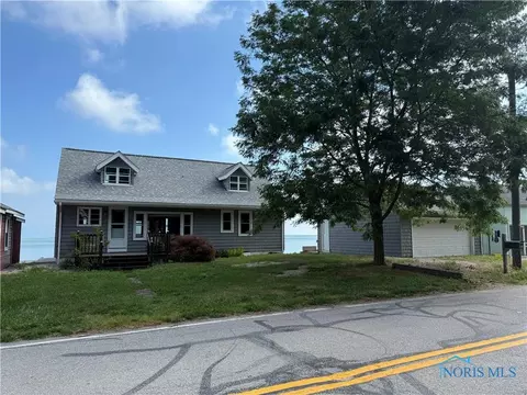 9825 W Locust Point Rd, Oak Harbor, OH 43449