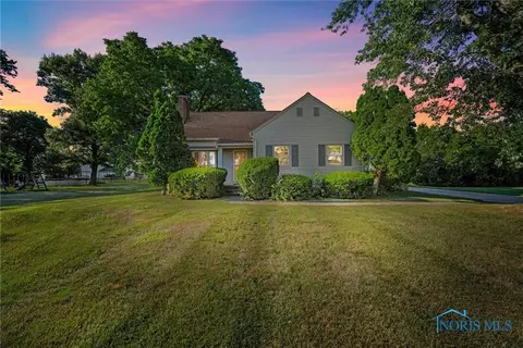 5740 Moline Martin Rd, Walbridge, OH 43465