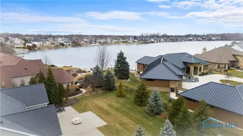 8009 Quarry Rd, Maumee, OH 43537