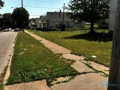 2926 Chestnut St, Toledo, OH 43608