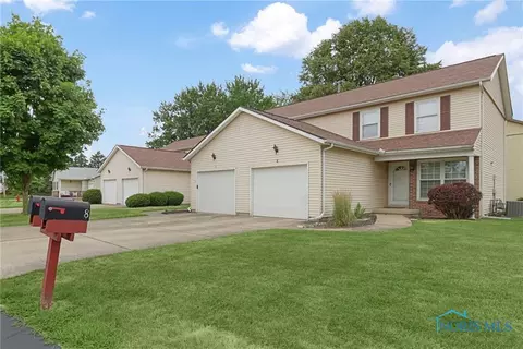 7 Augusta Dr, Bowling Green, OH 43402
