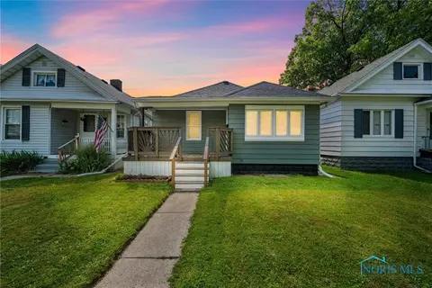 182 Elm St, Rossford, OH 43460