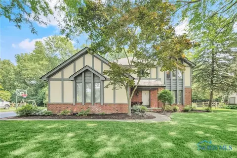 472 S Ridge Dr, Perrysburg, OH 43551