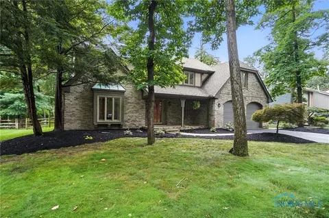 4450 Weldwood Ln, Sylvania, OH 43560