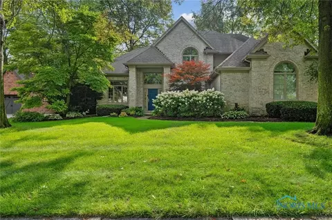 555 Troon Rd, Holland, OH 43528