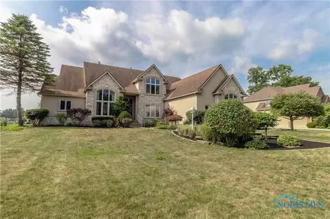 8727 Willow Pond Blvd, Sylvania, OH 43560