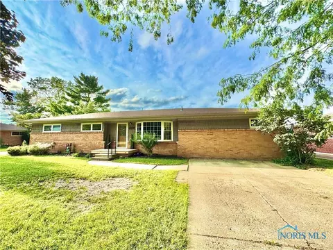 4037 Wise St, Northwood, OH 43619