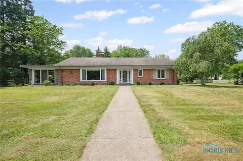 107 Park Dr, Rossford, OH 43460