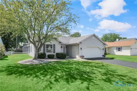 1951 Carvelle Dr, Northwood, OH 43619