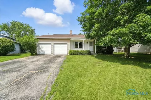 28713 Starlight Rd, Perrysburg, OH 43551