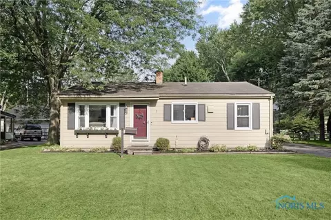 2 Orchard Dr, Waterville, OH 43566
