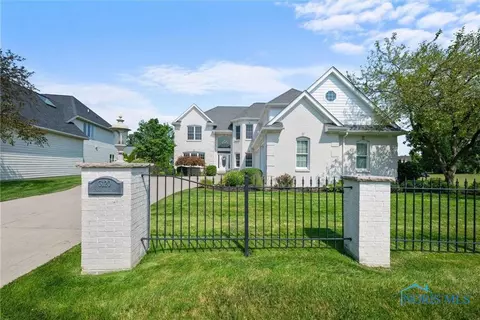 3120 Stone Wall Rd, Maumee, OH 43537