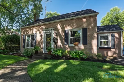 5923 Highland View Dr, Sylvania, OH 43560