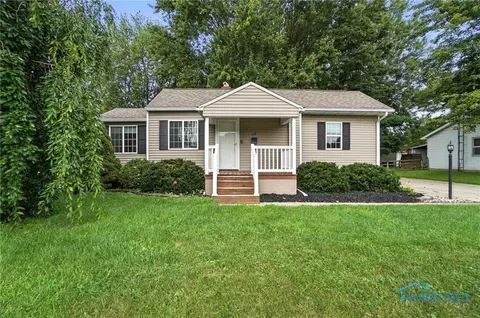 118 S Hallett Ave, Swanton, OH 43558