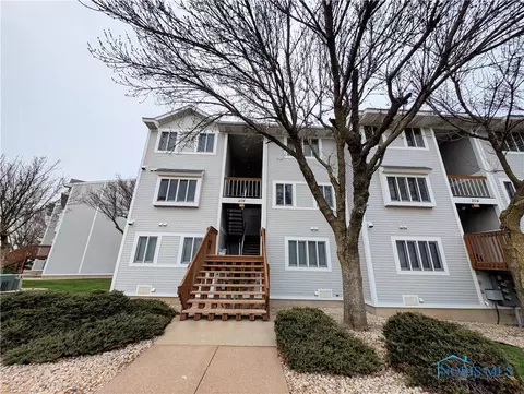 206 W Lakeshore Dr #C, Port Clinton, OH 43452