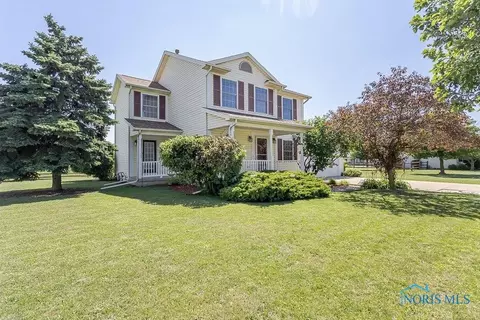 1065 Sparrow Ln, Bowling Green, OH 43402