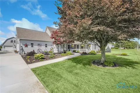 6025 Seaman Rd, Oregon, OH 43616