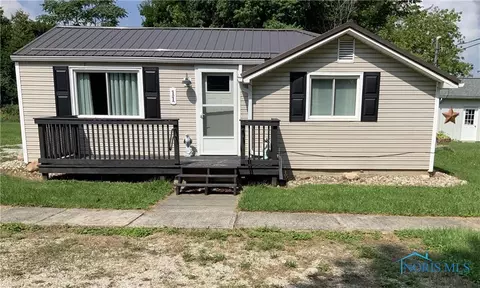11 Maple St, Bloomville, OH 44818