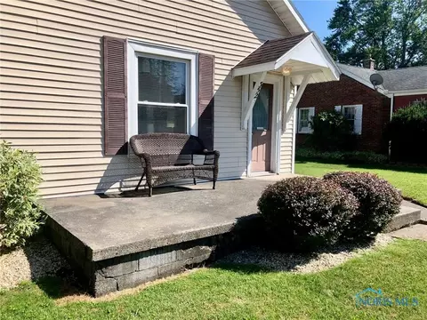352 E 5th St, Elmore, OH 43416 photo 3