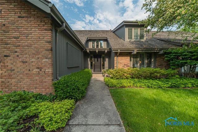 29796 Foxhill Rd, Perrysburg, OH 43551