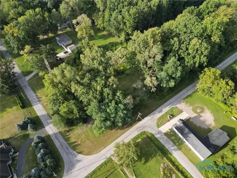 6097 Huntington Rd, Sylvania, OH 43560