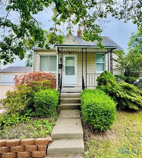 5609 Camberley Dr, Toledo, OH 43615