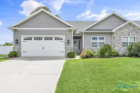 3014 Camelot Dr, Oregon, OH 43616