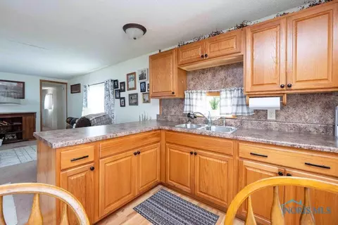 405 W Cooper St, Mccomb, OH 45858 photo 8