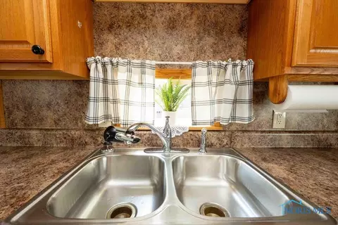 405 W Cooper St, Mccomb, OH 45858 photo 9