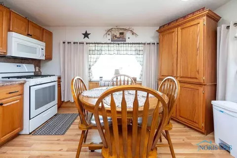 405 W Cooper St, Mccomb, OH 45858 photo 5