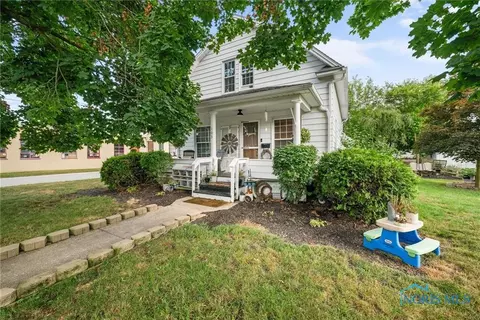 103 W 8th St, Genoa, OH 43430 photo 4