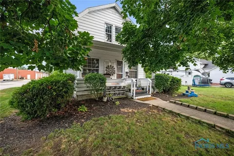 103 W 8th St, Genoa, OH 43430 photo 2