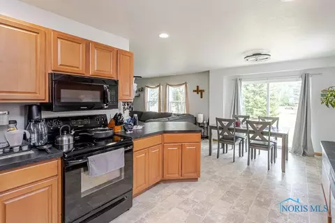 2159 Redbud Ln, Delta, OH 43515 photo 18