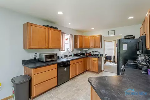 2159 Redbud Ln, Delta, OH 43515 photo 17