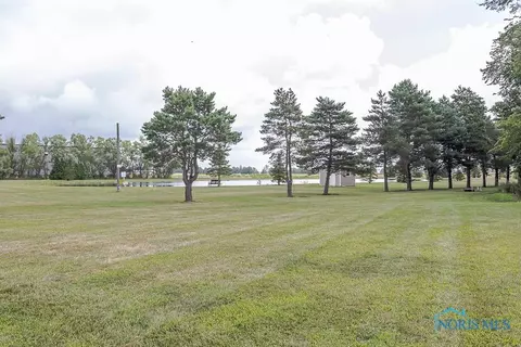 2159 Redbud Ln, Delta, OH 43515 photo 4