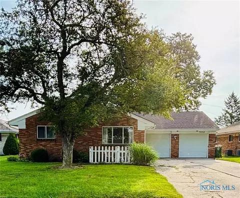 332 Lacombe Dr, Maumee, OH 43537