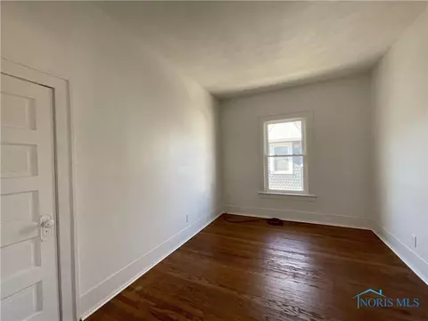 127 E Harrison St, Maumee, OH 43537 photo 9