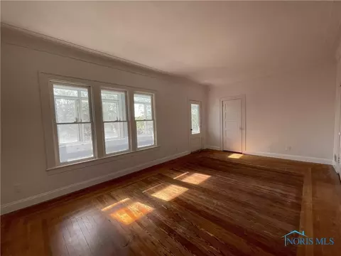 127 E Harrison St, Maumee, OH 43537 photo 6