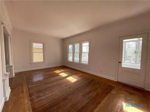 127 E Harrison St, Maumee, OH 43537 photo 3