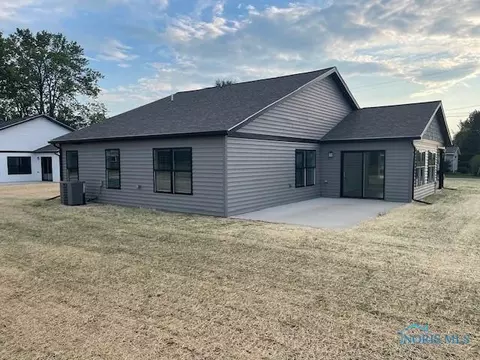 510 N Adrian St, Lyons, OH 43533 photo 3
