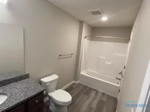 510 N Adrian St, Lyons, OH 43533 photo 5