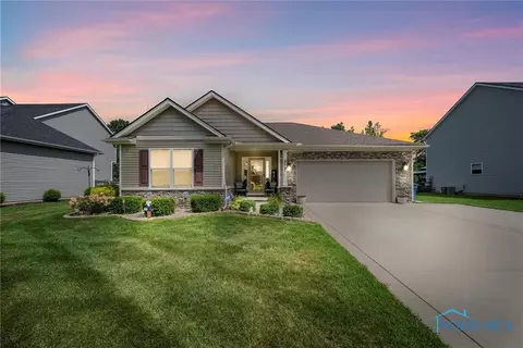 5081 Giverny Rd, Oregon, OH 43616